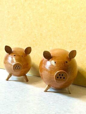Vintage MCM Danish Teak Wood Pigs Salt & Pepper Shakers Kitsch Scandinavian ‘60s
